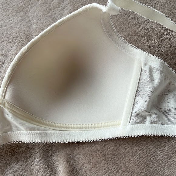 Wacoal Awareness Contour Wireless Bra 856167, Size 38B - Picture 11 of 16